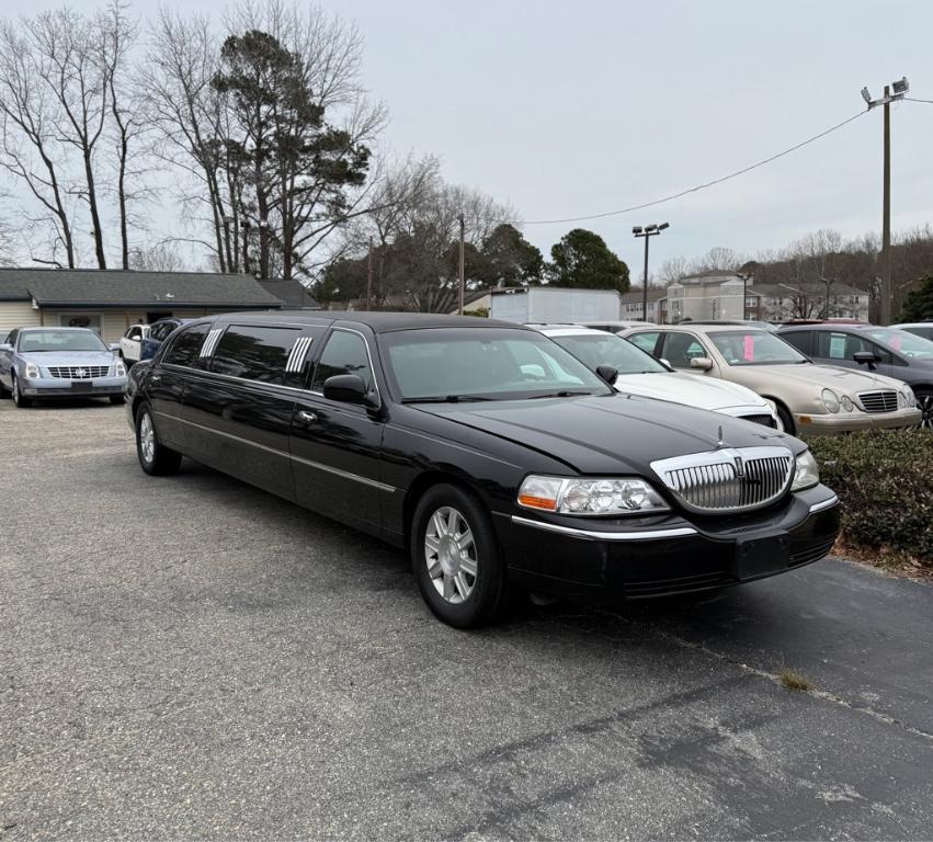 used 2008 Lincoln Town Car car, priced at $12,800