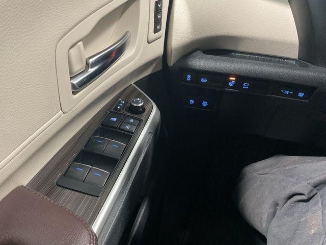 used 2021 Toyota Sienna car, priced at $31,900