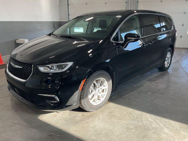 used 2024 Chrysler Pacifica car, priced at $30,900