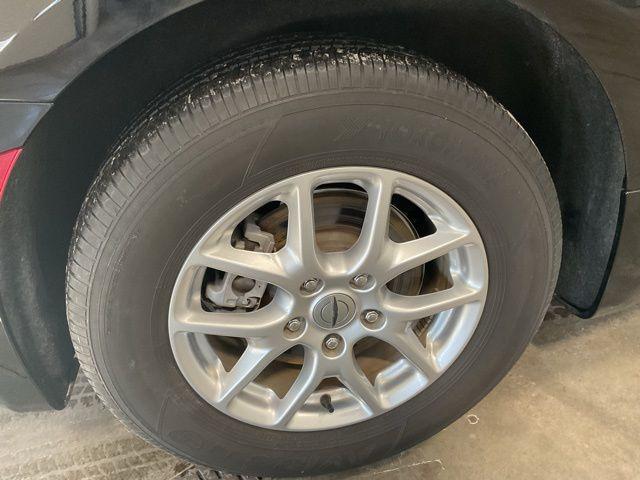 used 2024 Chrysler Pacifica car, priced at $30,900