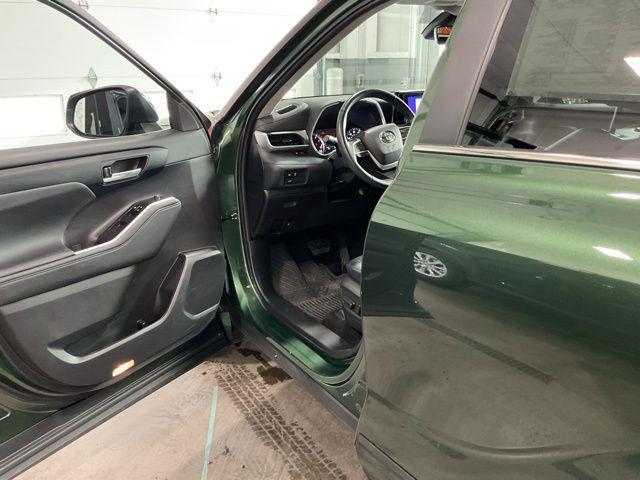 used 2023 Toyota Highlander car, priced at $40,296