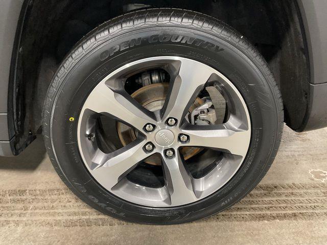 used 2023 Jeep Grand Cherokee car, priced at $27,383