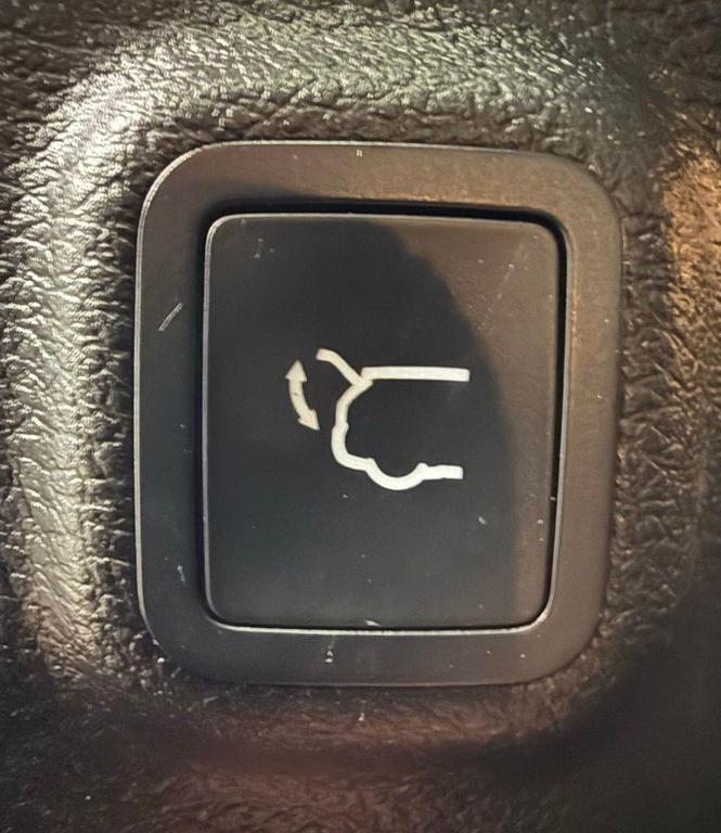 used 2023 Jeep Cherokee car, priced at $18,974