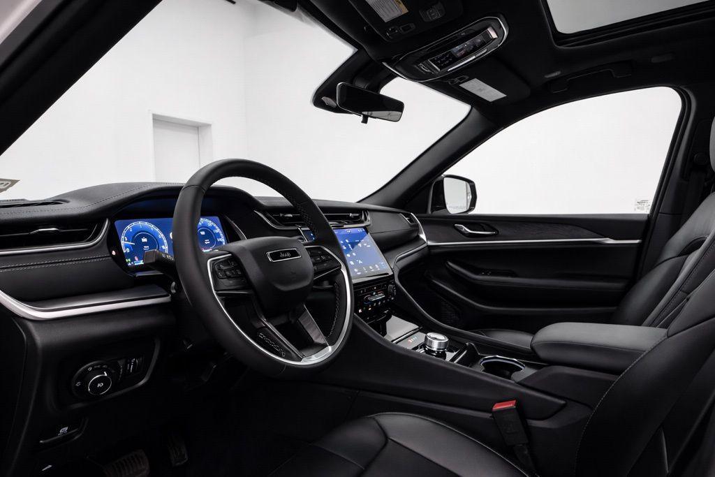 used 2025 Jeep Grand Cherokee car, priced at $38,574