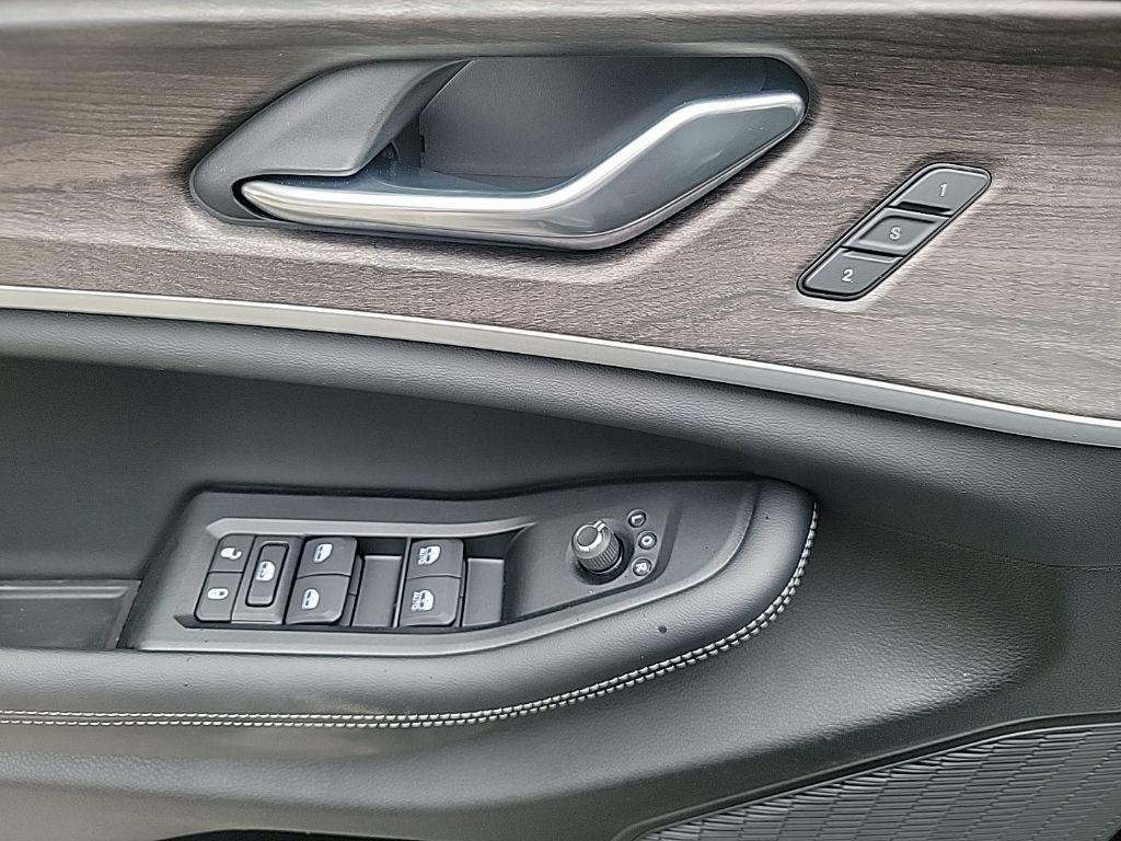 new 2025 Jeep Grand Cherokee car, priced at $47,486