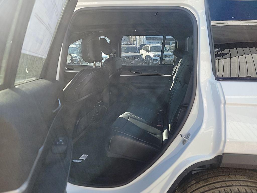 new 2025 Jeep Grand Cherokee car, priced at $45,398