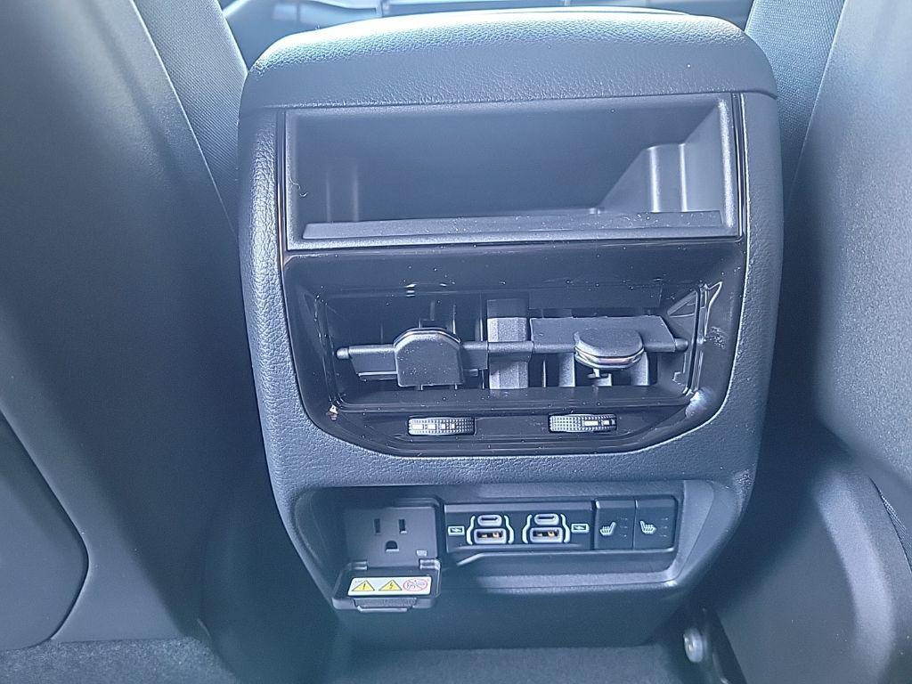 new 2025 Jeep Grand Cherokee car, priced at $45,398
