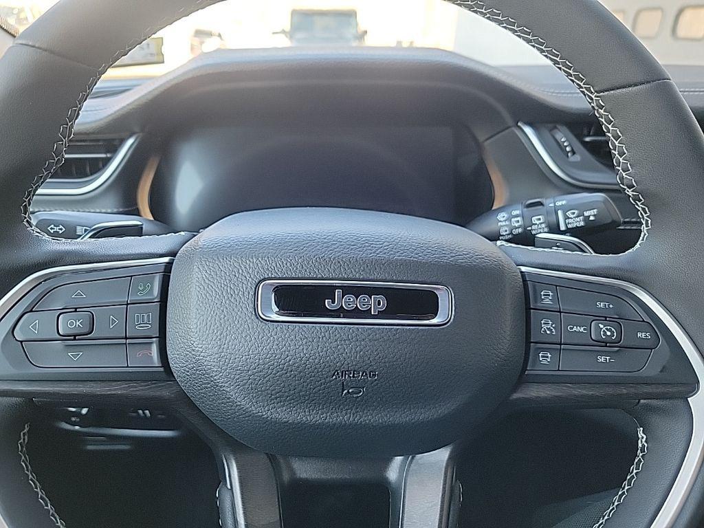 new 2025 Jeep Grand Cherokee car, priced at $45,398