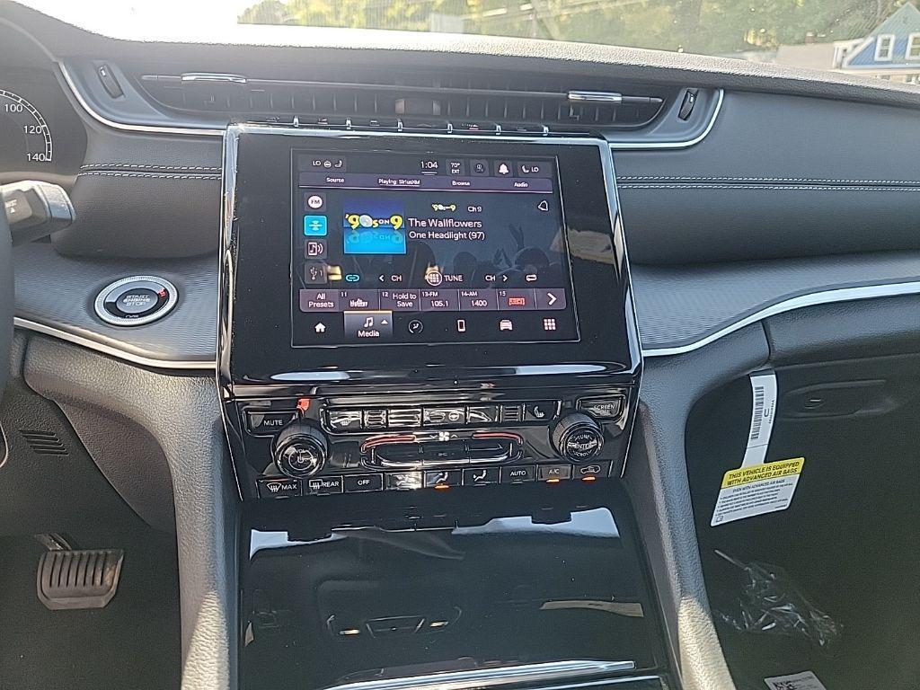 new 2025 Jeep Grand Cherokee car, priced at $38,053