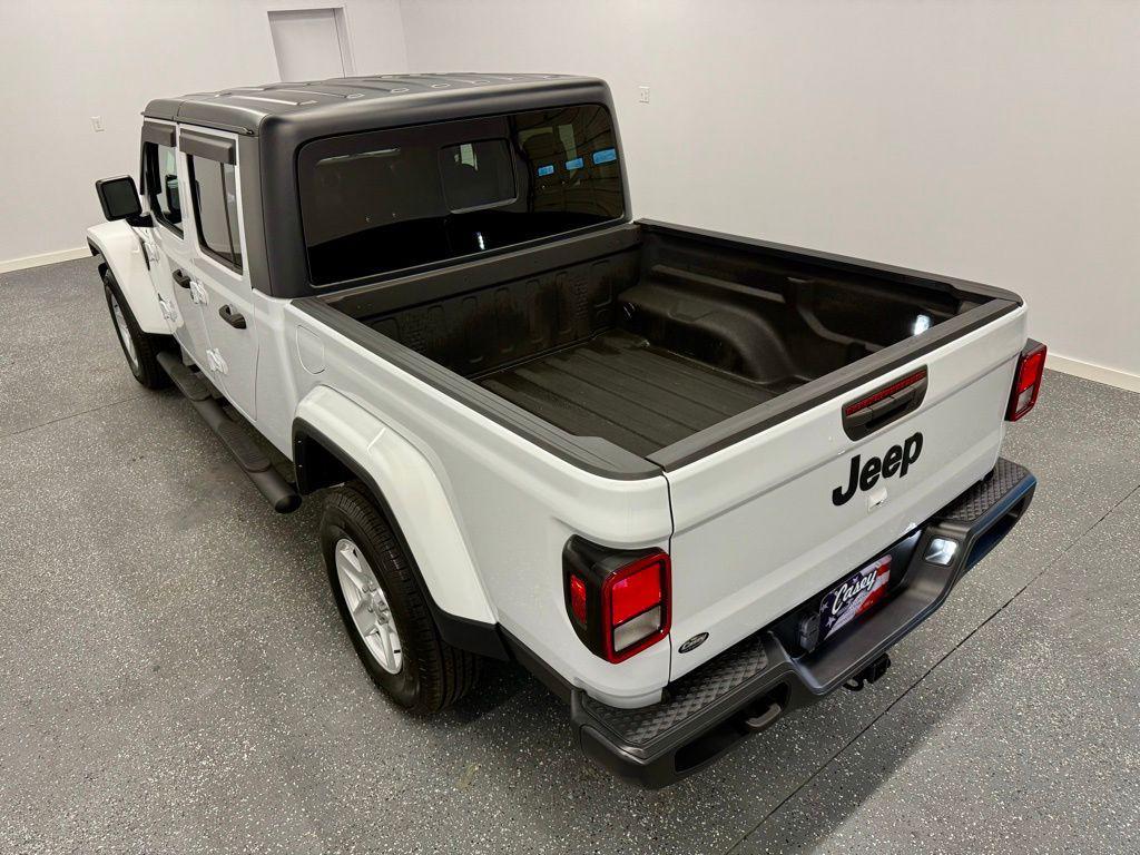 used 2022 Jeep Gladiator car, priced at $29,574