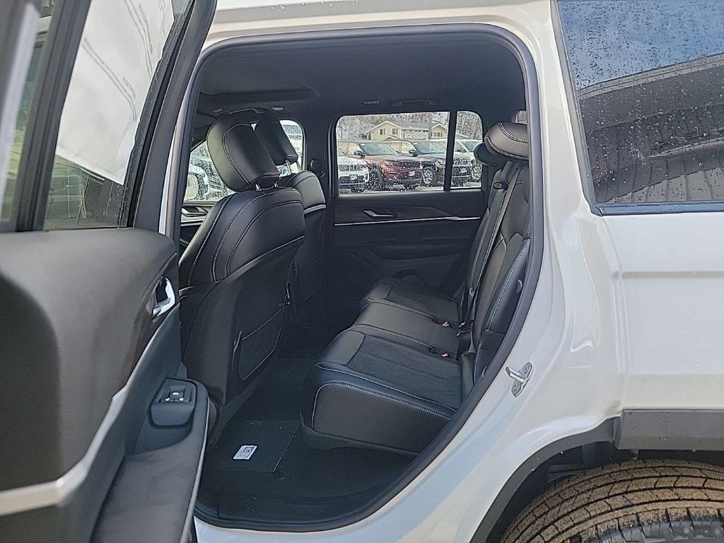 new 2026 Jeep Grand Cherokee car, priced at $48,155