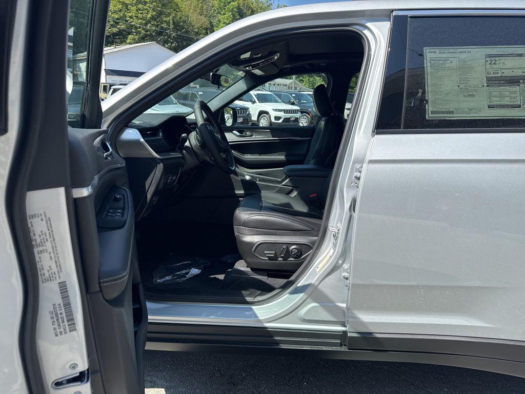 new 2025 Jeep Grand Cherokee car, priced at $46,371