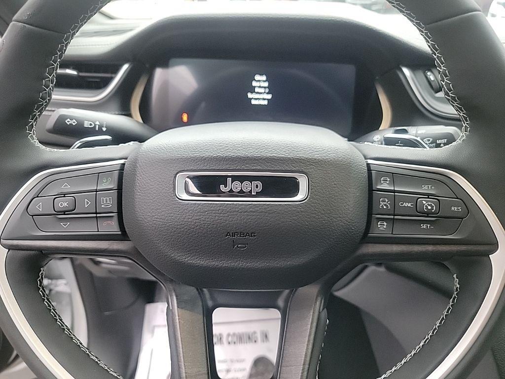 new 2025 Jeep Grand Cherokee car, priced at $47,916