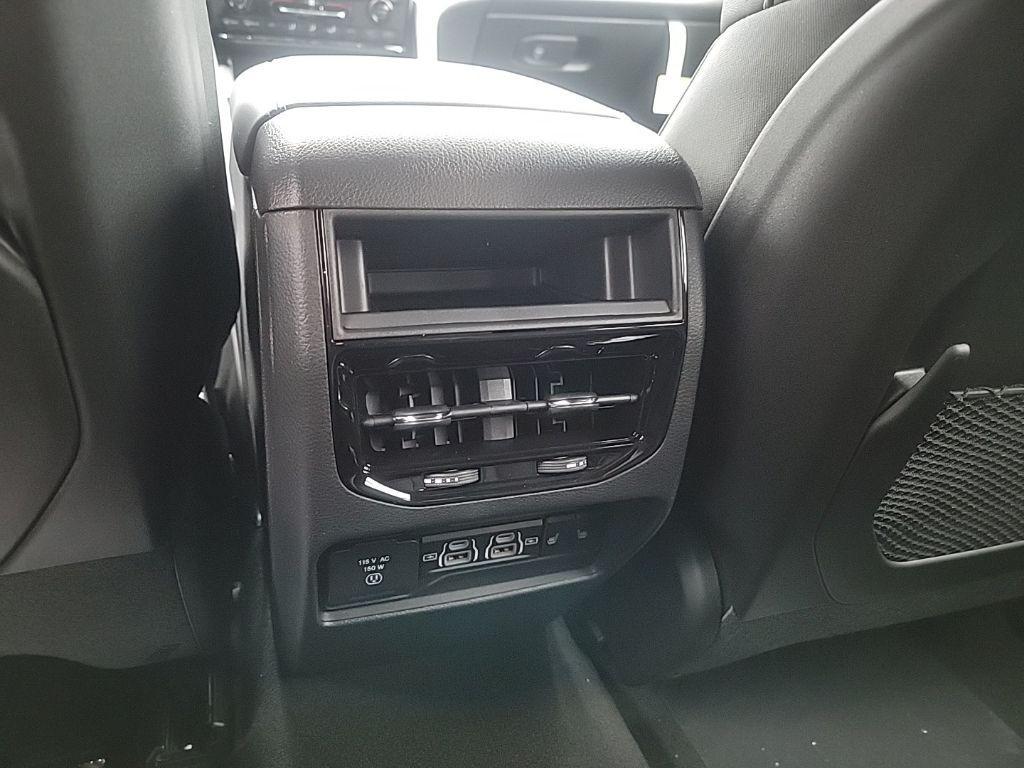 new 2025 Jeep Grand Cherokee car, priced at $47,916