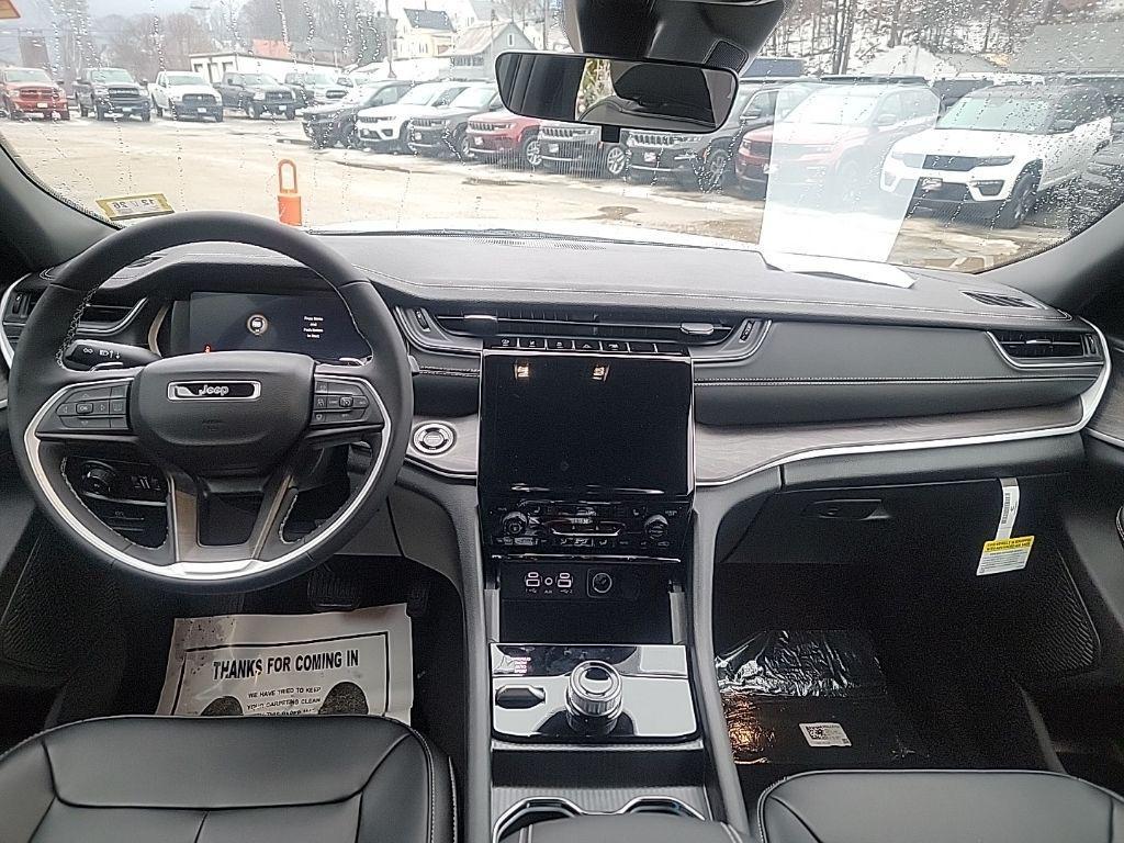 new 2025 Jeep Grand Cherokee car, priced at $47,916