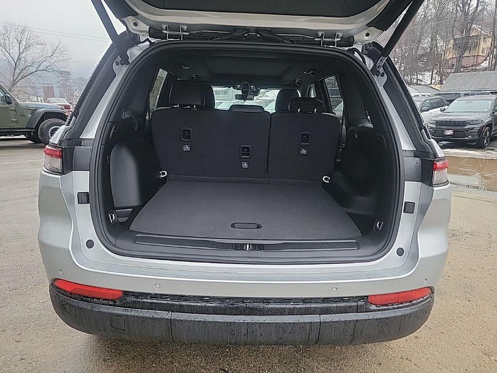 new 2025 Jeep Grand Cherokee car, priced at $47,916