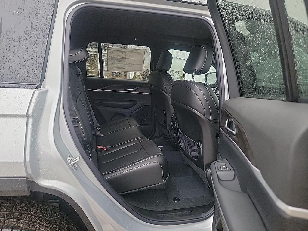 new 2025 Jeep Grand Cherokee car, priced at $47,916