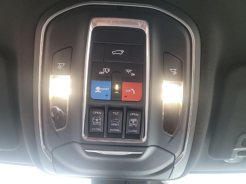 new 2025 Jeep Grand Cherokee car, priced at $47,916