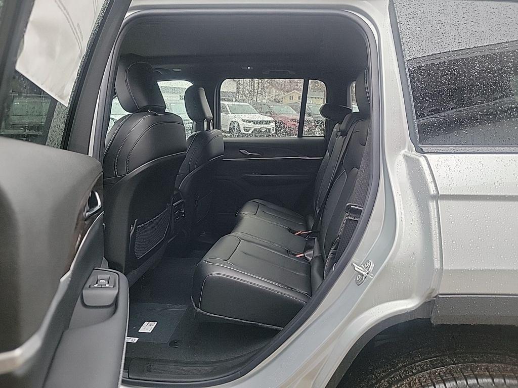 new 2025 Jeep Grand Cherokee car, priced at $47,916