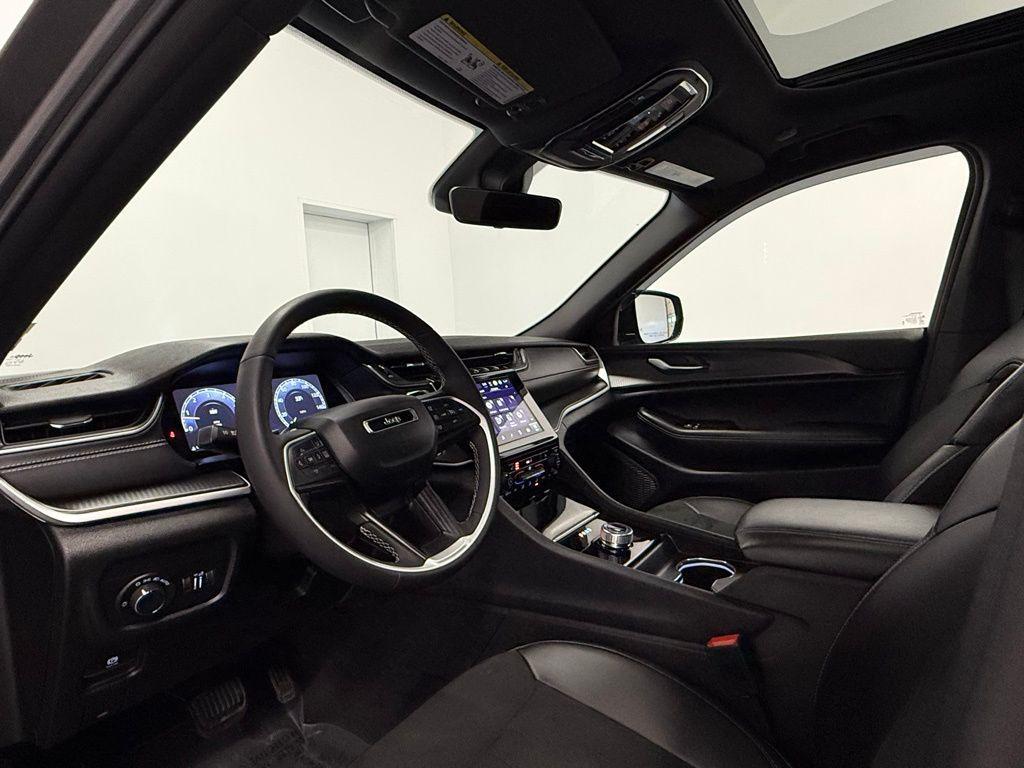 used 2025 Jeep Grand Cherokee car, priced at $35,524