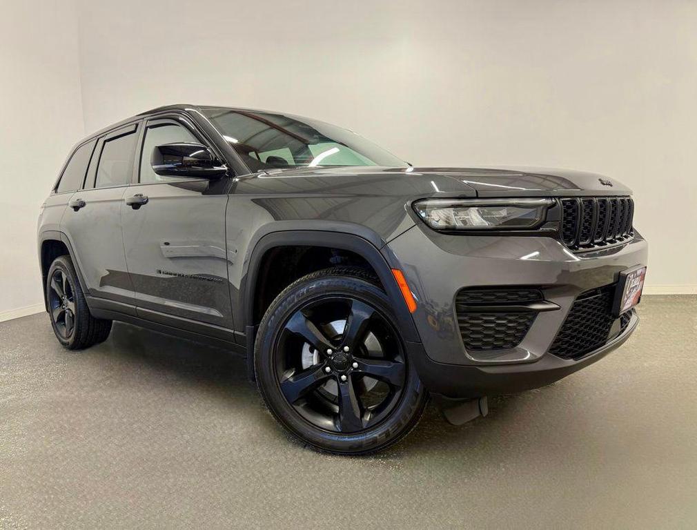 used 2025 Jeep Grand Cherokee car, priced at $35,524
