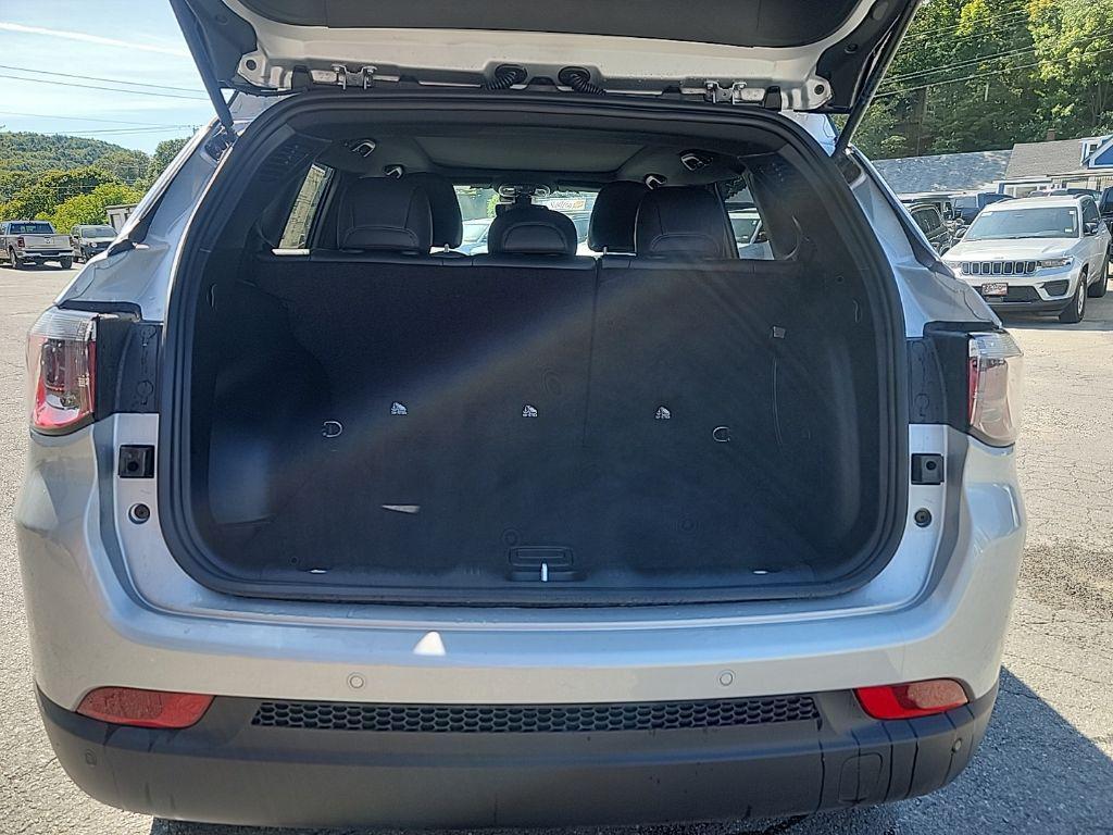 new 2025 Jeep Compass car, priced at $32,001