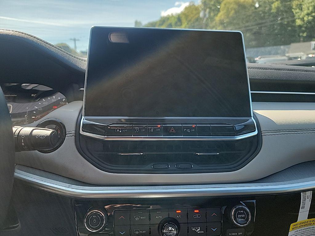 new 2025 Jeep Compass car, priced at $32,001