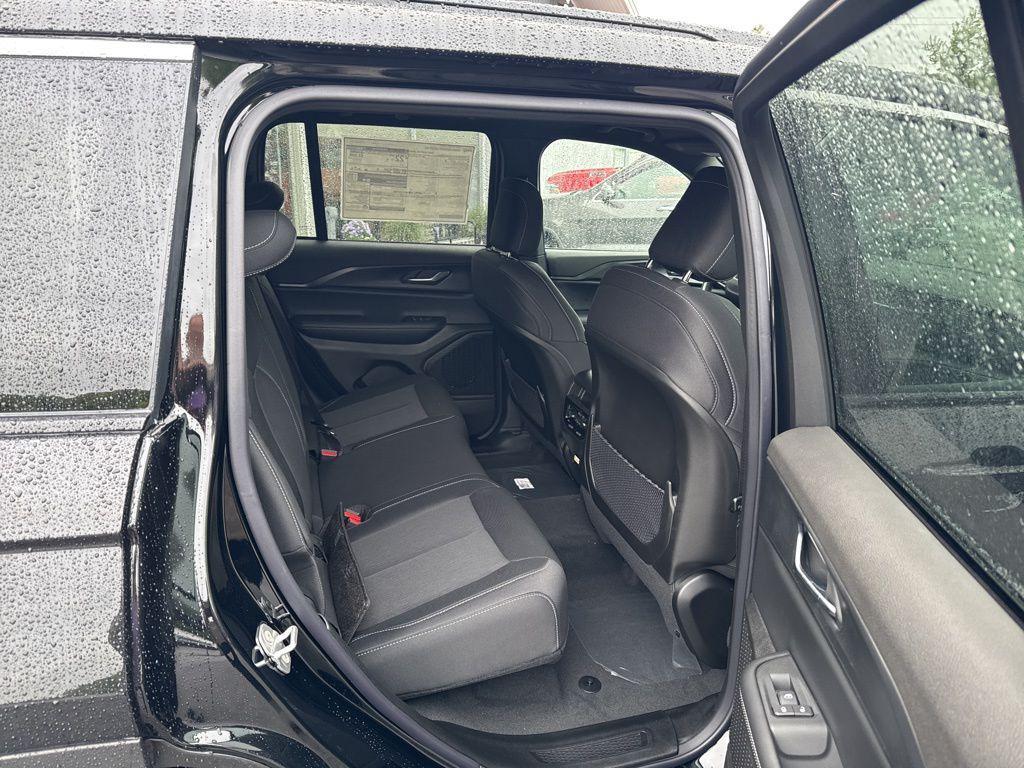 new 2025 Jeep Grand Cherokee car, priced at $35,873