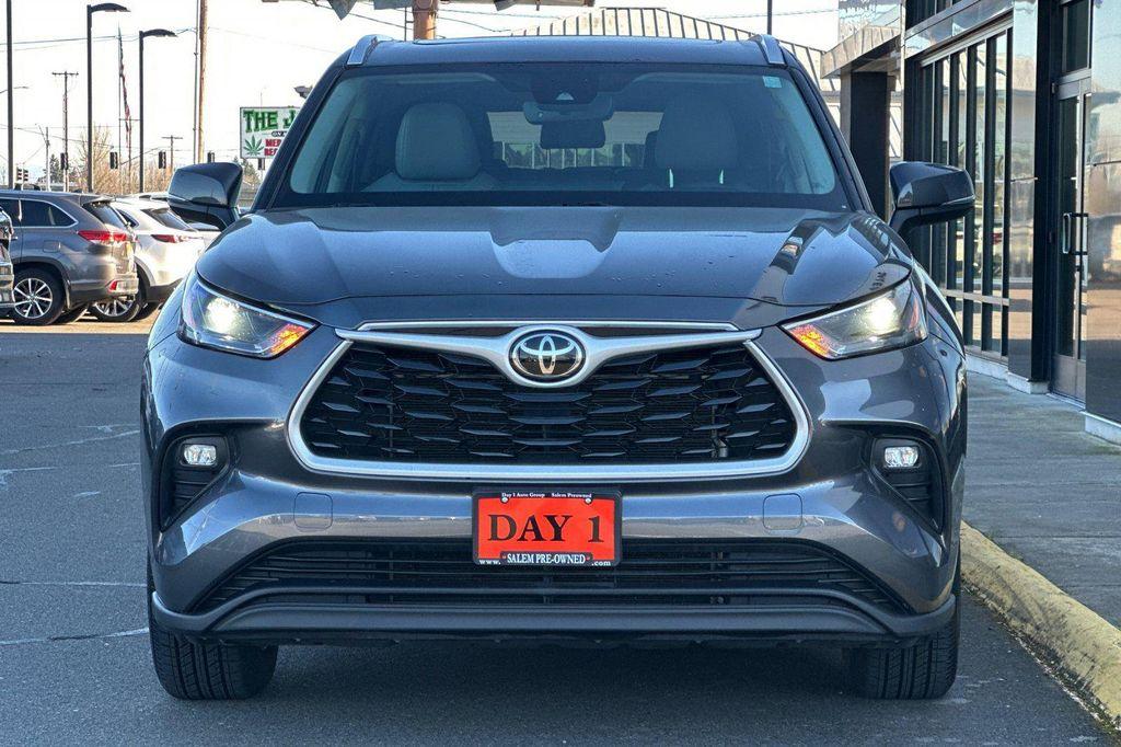 used 2023 Toyota Highlander car, priced at $34,999