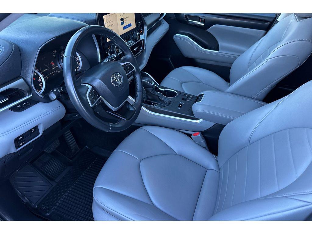 used 2023 Toyota Highlander car, priced at $34,816