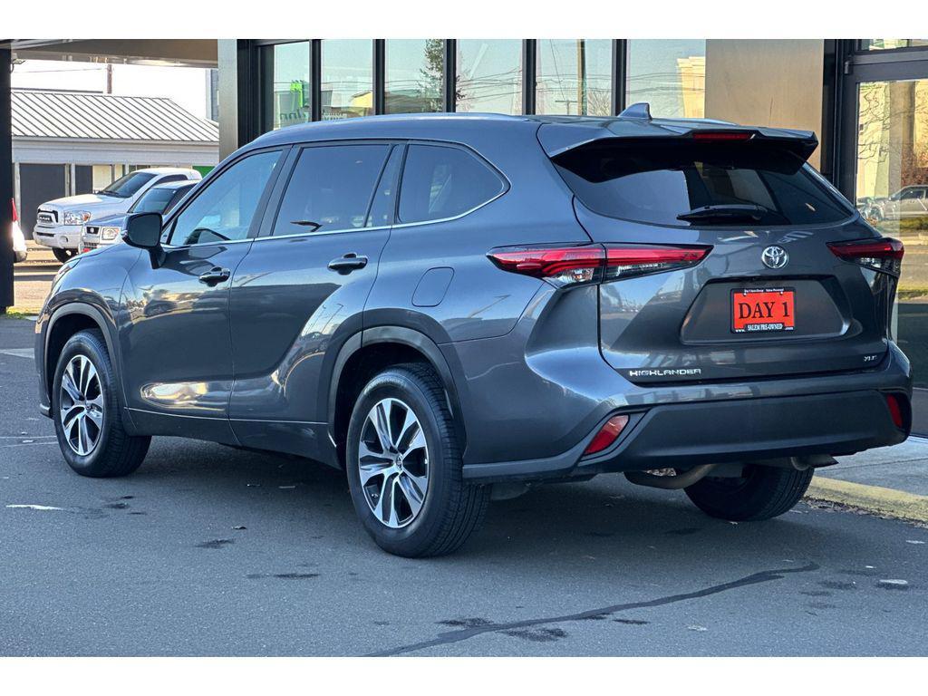 used 2023 Toyota Highlander car, priced at $34,816