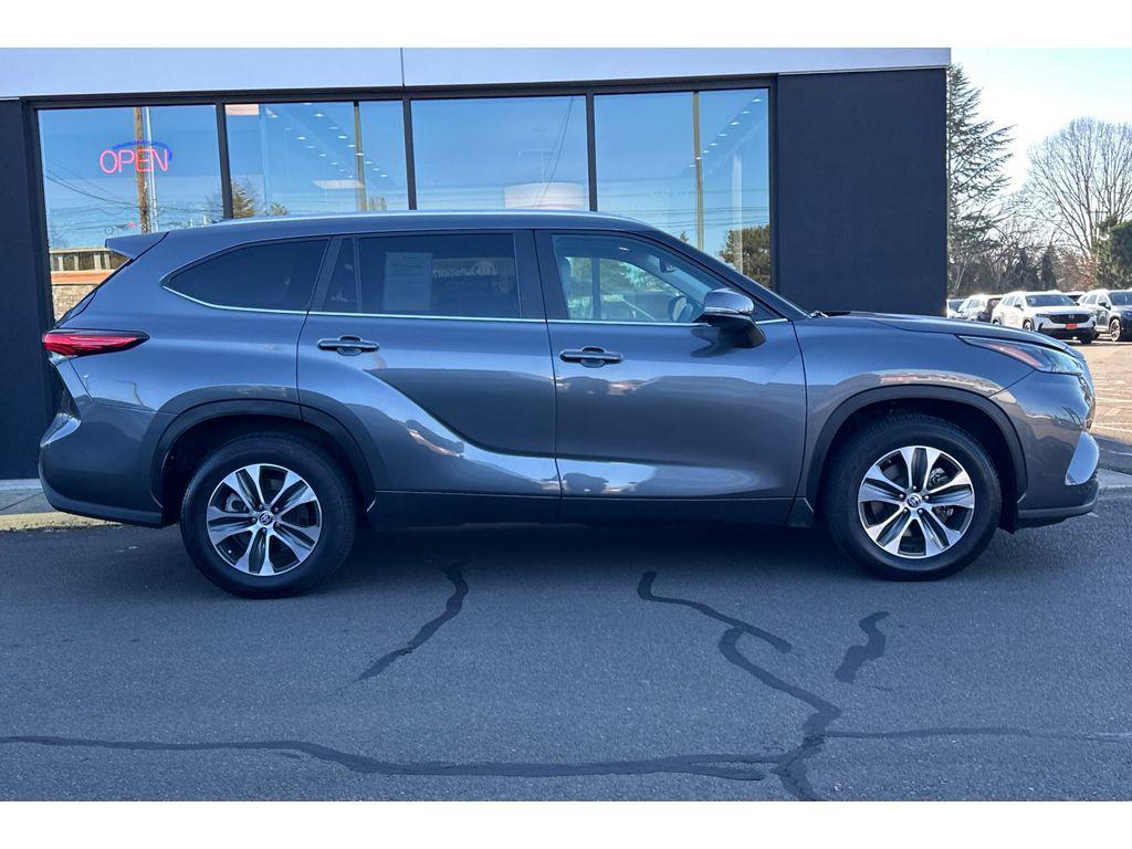used 2023 Toyota Highlander car, priced at $34,816