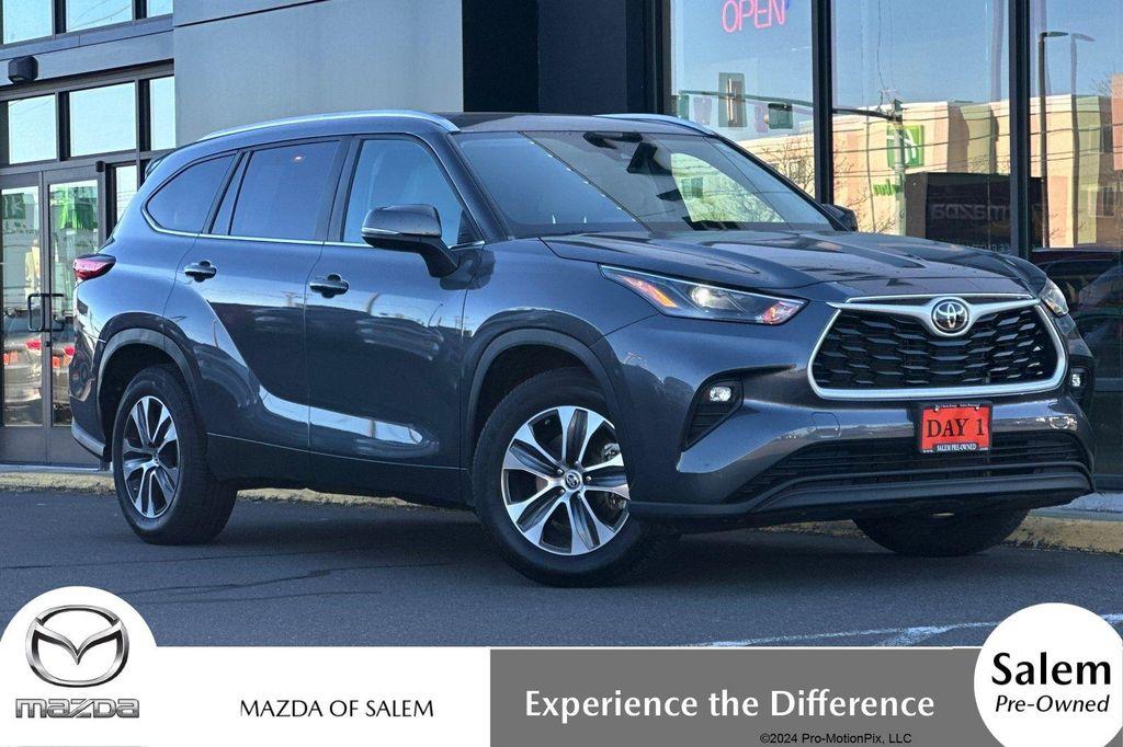 used 2023 Toyota Highlander car, priced at $34,999