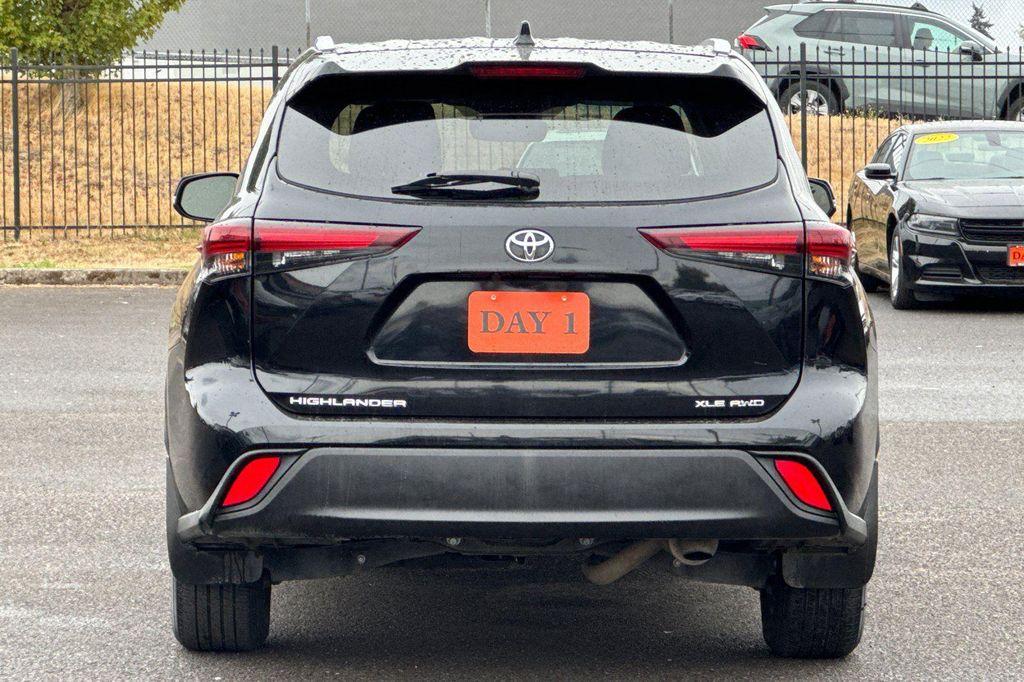 used 2024 Toyota Highlander car, priced at $39,999