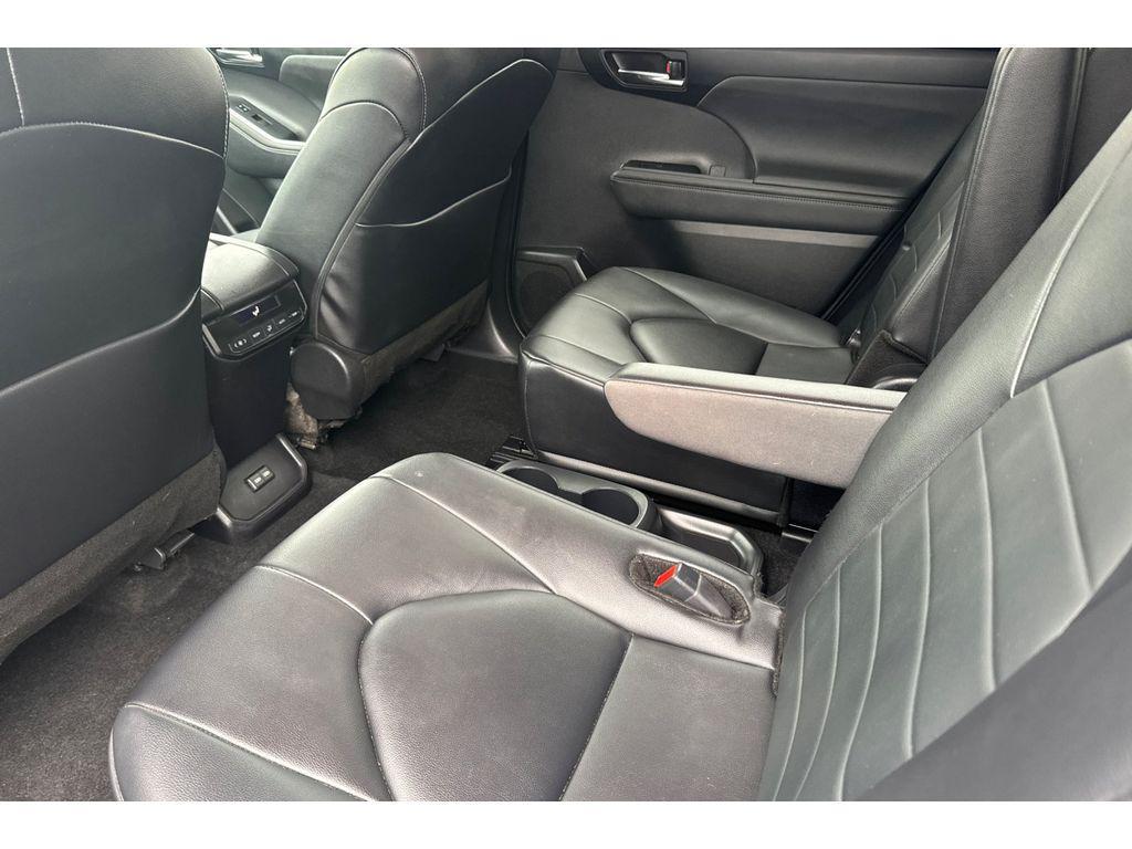 used 2024 Toyota Highlander car, priced at $37,999