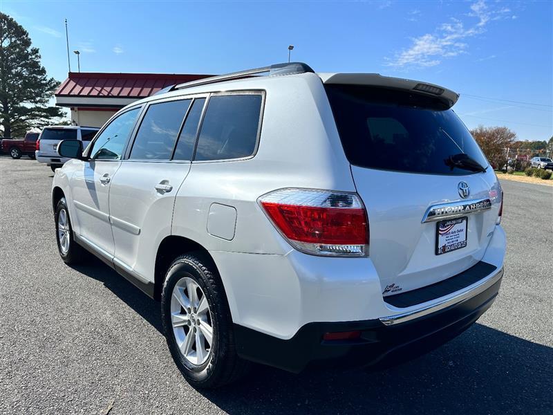 used 2011 Toyota Highlander car, priced at $12,995
