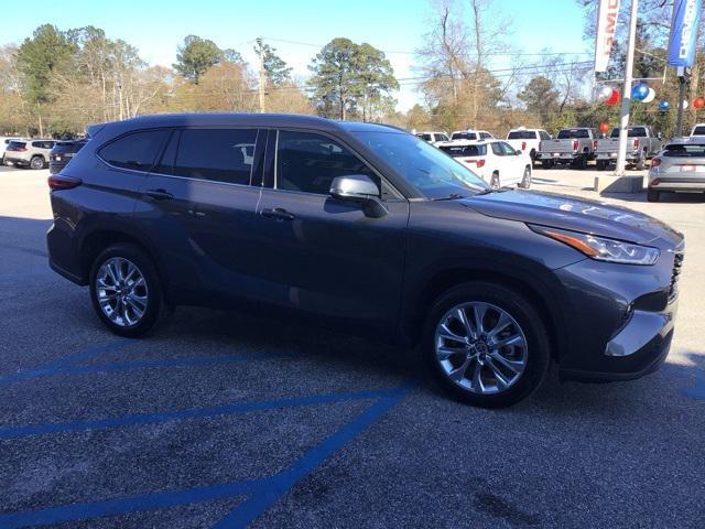 used 2021 Toyota Highlander car, priced at $33,495
