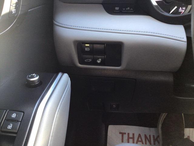 used 2021 Toyota Highlander car, priced at $33,495