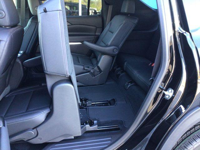 new 2026 Chevrolet Traverse car, priced at $42,180