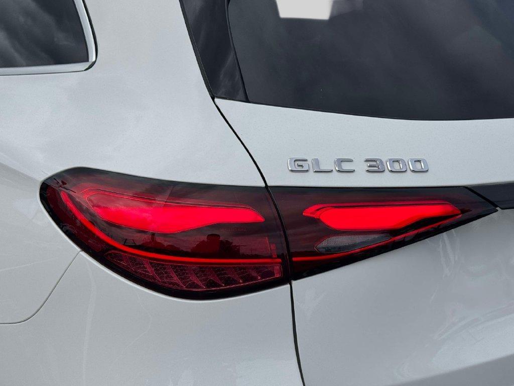 Mercedes-Benz GLC view 11