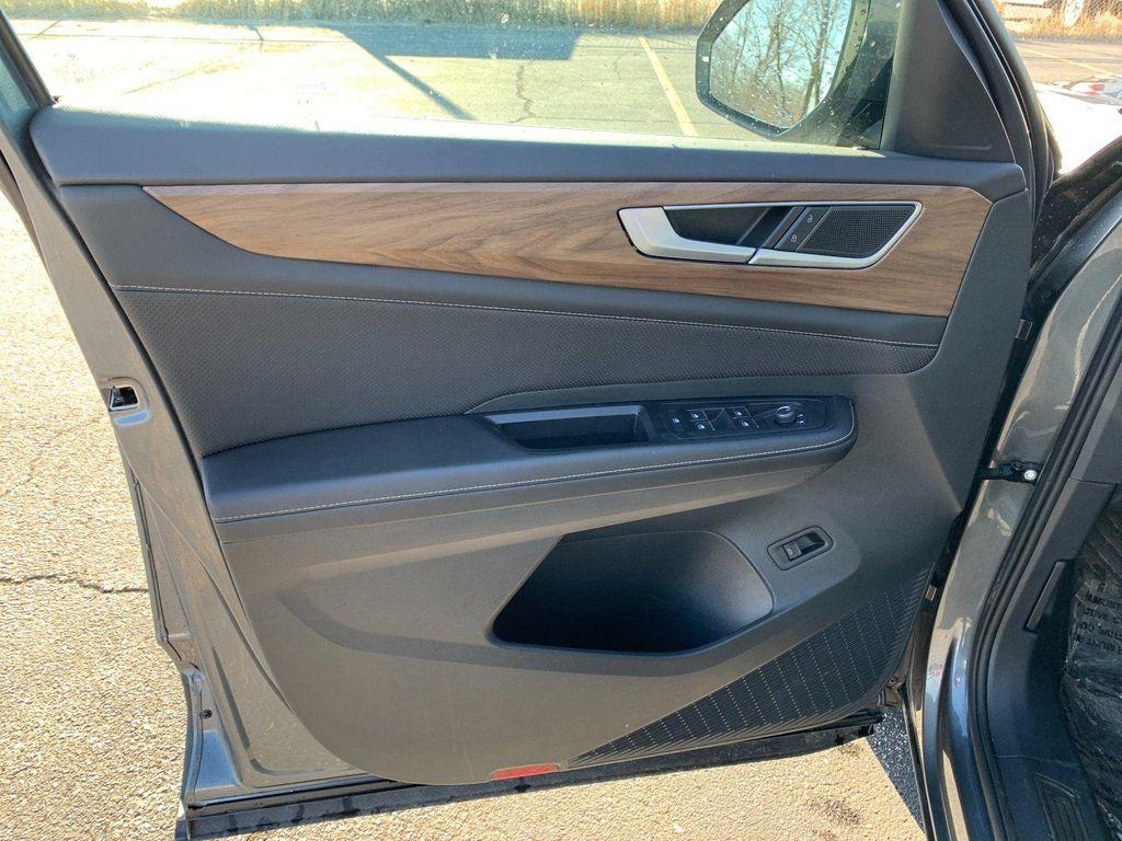 used 2025 Volkswagen Atlas car, priced at $33,867