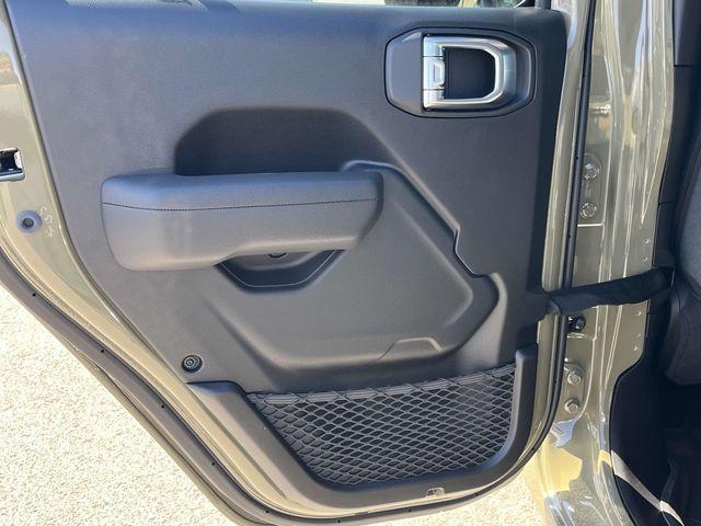 new 2025 Jeep Gladiator car, priced at $41,617