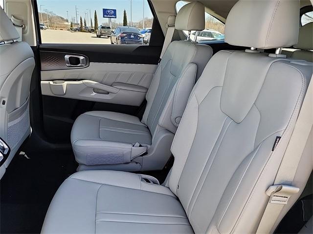 new 2025 Kia Sorento car, priced at $38,555