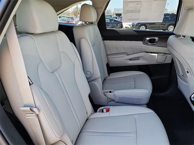new 2025 Kia Sorento car, priced at $38,555