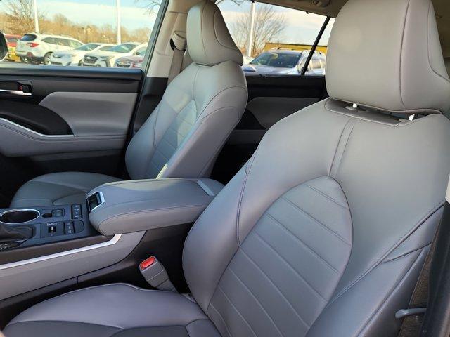 used 2020 Toyota Highlander car, priced at $25,500