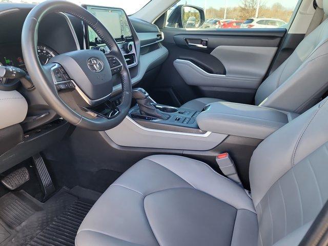 used 2020 Toyota Highlander car, priced at $25,500