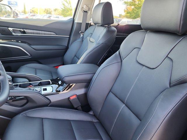 new 2025 Kia Telluride car, priced at $40,179