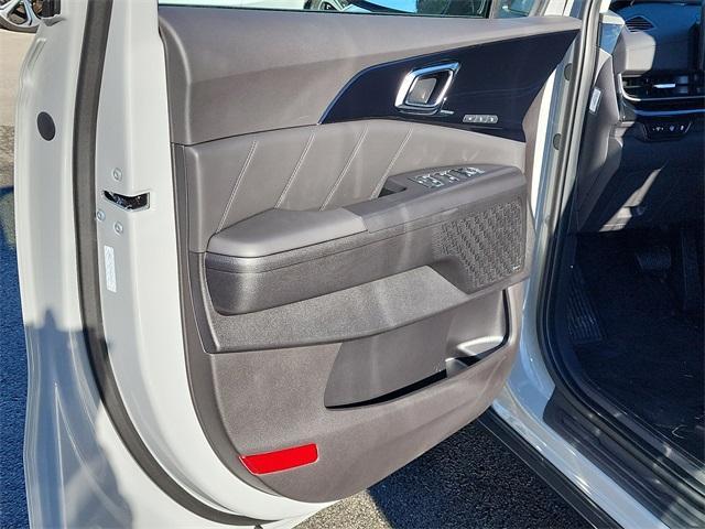 new 2026 Kia Carnival Hybrid car, priced at $52,377