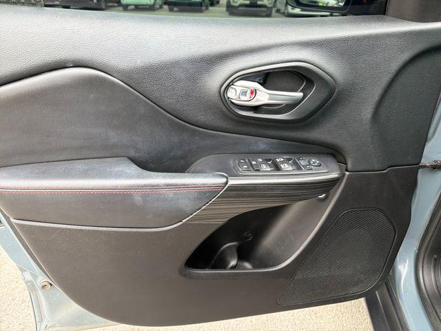 used 2015 Jeep Cherokee car, priced at $11,579