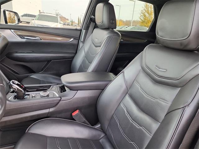 used 2022 Cadillac XT5 car, priced at $29,000